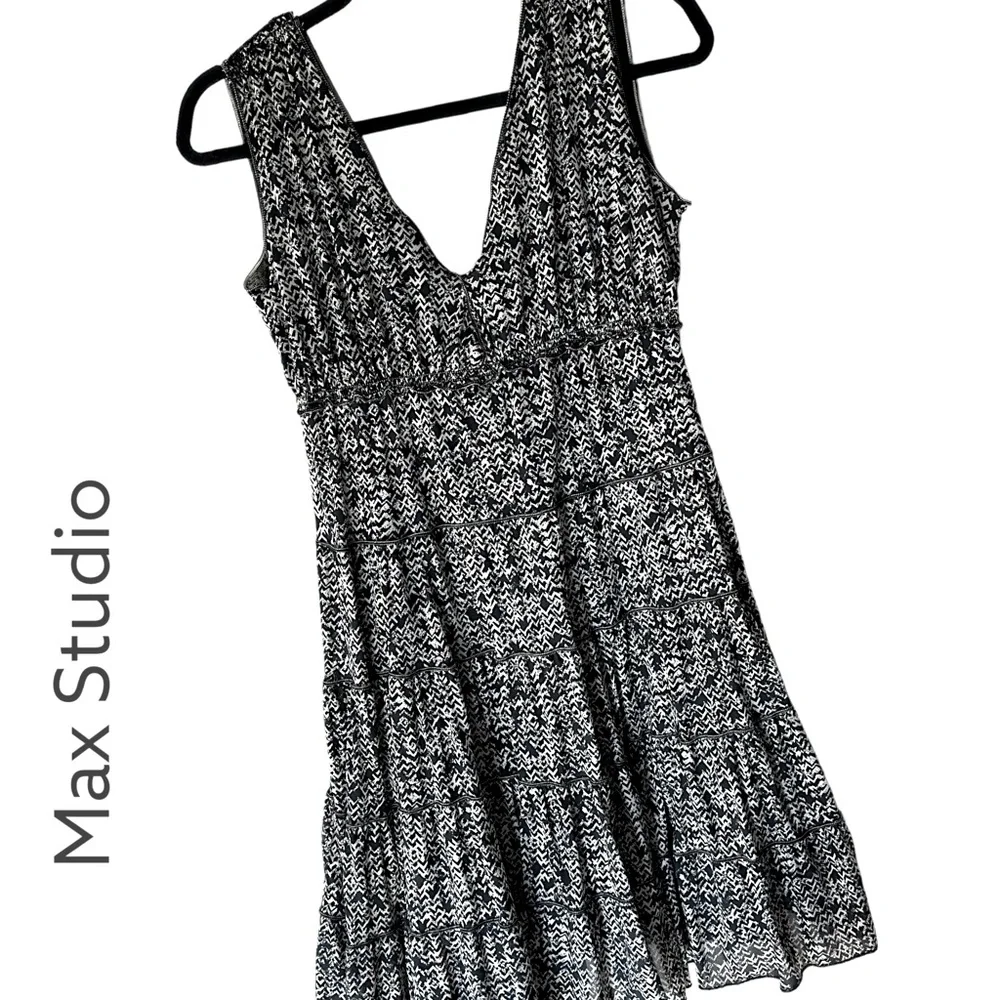 MAX STUDIO | SLEEVELESS BLACK & WHITE TIERED RUFFLE DRESS | SIZE:SMALL